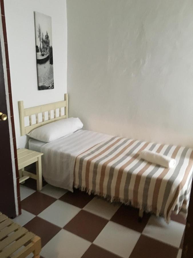 Pension Lisdos Севилья Экстерьер фото