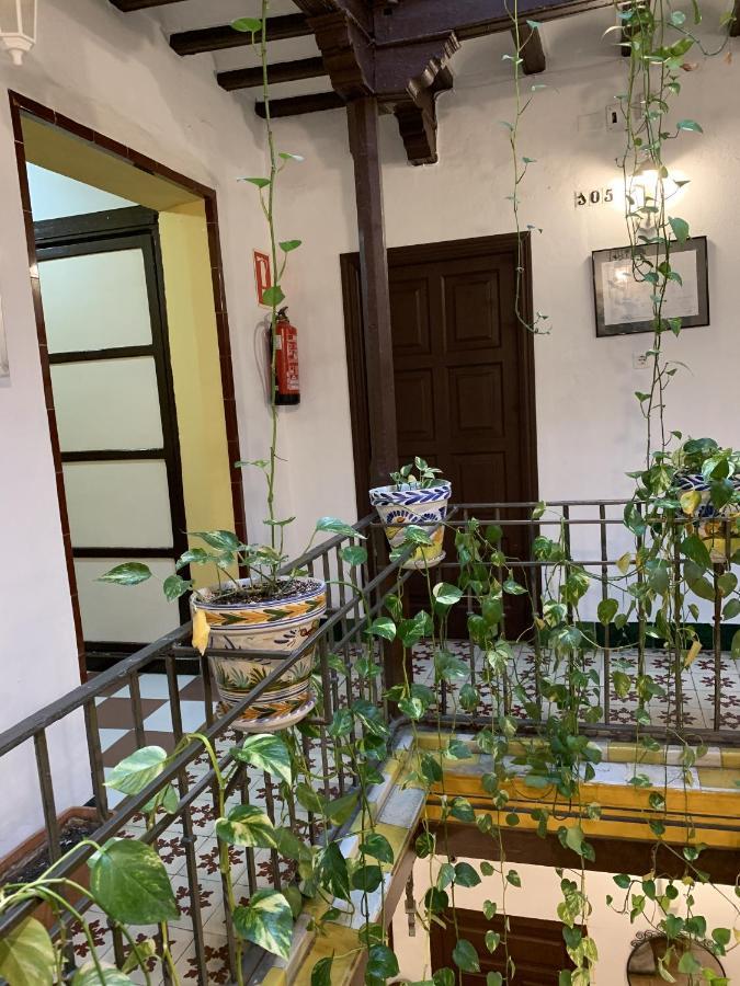 Pension Lisdos Севилья Экстерьер фото